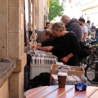 Schallplatten-Trödelmarkt vorm SideDoor