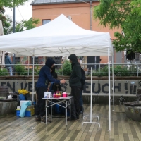 Regen? Was soll das denn sein. Eiserne Trödler vor der Scheune.