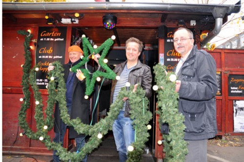 Torsten Wiesener, Stefan Schulz und André Barth präsentieren die Weihnachtsbeleuchtung