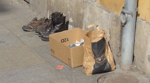 Für solch hochwertiges Schuhwerk kann man auf dem Trödelmarkt sicher noch den einen oder andern Euro erhalten.