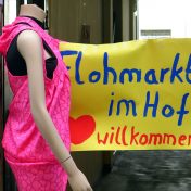 Trödelmarkt im Hof an der Böhmischen Straße