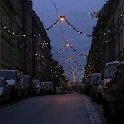 Weihnachtsgirlande auf der Prießnitzstraße